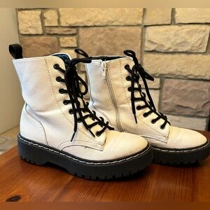 SINCERELY JULES “Harley” WHITE COMBAT BOOTS, SZ 6